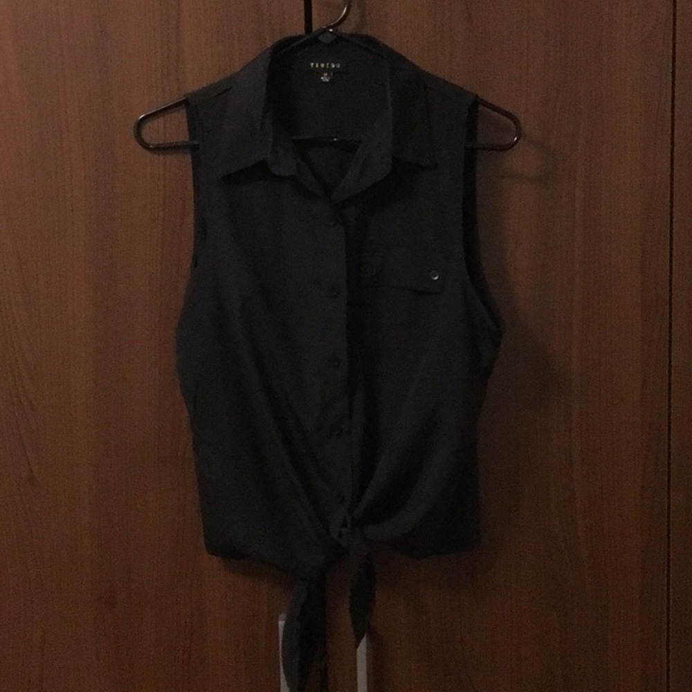 TIMING | black short sleeve blouse